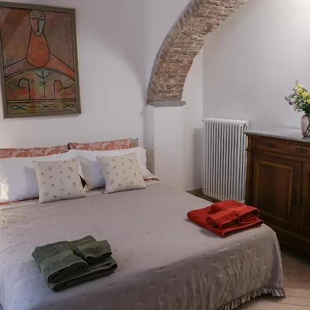 Corso Alfieri From 1700s Ac & Queen Bed Lägenhet Asti