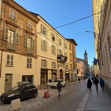 Corso Alfieri From 1700s Ac & Queen Bed *